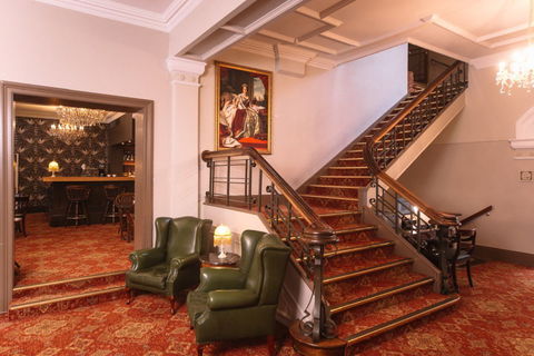 Hadley's Orient Hotel - Accommodation Noosa 2