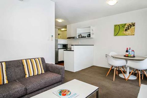 BreakFree Adelaide On Hindley - Accommodation Noosa 15