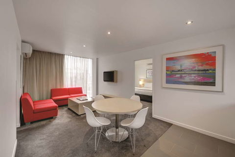 Travelodge Melbourne Docklands - Accommodation Noosa 8