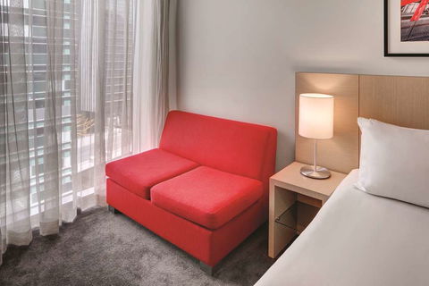 Travelodge Melbourne Docklands - Accommodation Noosa 14