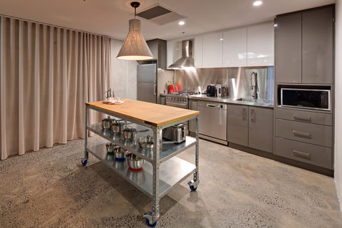 Zara Tower Serviced Apartments - Accommodation Noosa 9