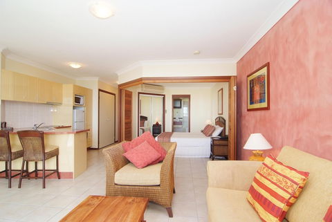 At Waters Edge Resort - Accommodation Noosa 2