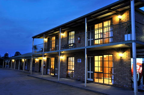 Statesman Motor Inn - Accommodation Noosa 0