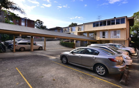 Twin Towers Inn - Accommodation Noosa 1