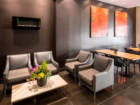 Hotel Ibis World Square - Accommodation Noosa 2