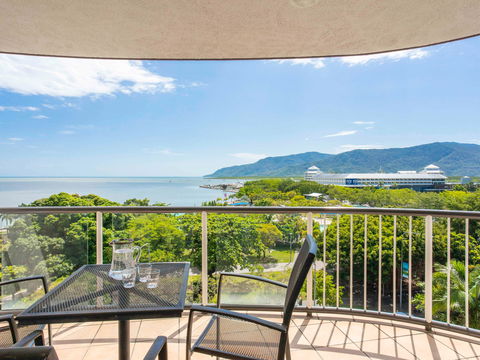 BreakFree Royal Harbour Hotel - Accommodation Noosa 0