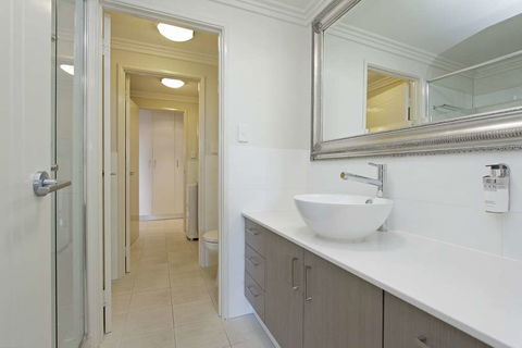 Zappeion Apartments - Accommodation Noosa 2