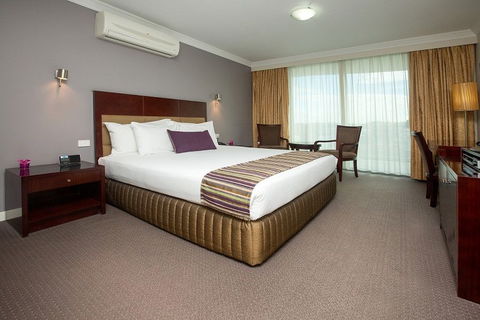 Hotel Gloria - Accommodation Noosa 2