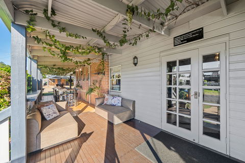 Ambassador On Ruthven Motel - Accommodation Noosa 1