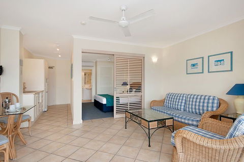 Macrossan House Boutique Holidays Apts - Accommodation Noosa 2