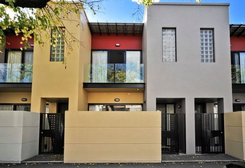 RNR Apartments, Adelaide - Accommodation Noosa 0