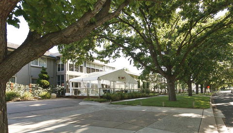 Forrest Hotel & Apartments - Accommodation Noosa 0