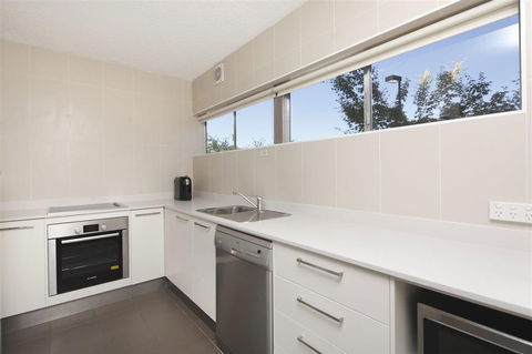 Forrest Hotel & Apartments - Accommodation Noosa 1