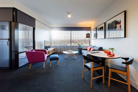 East Hotel - Accommodation Noosa 7