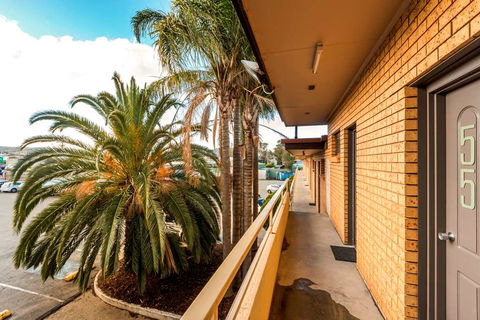 Boomerang Hotel - Accommodation Noosa 2