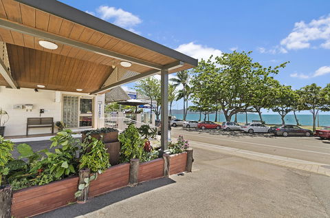 Beach House Motel - Accommodation Noosa 0
