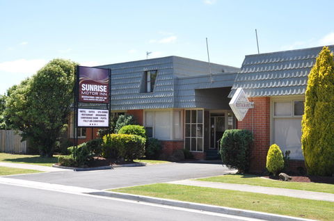 Sunrise Motor Inn - Accommodation Noosa 0