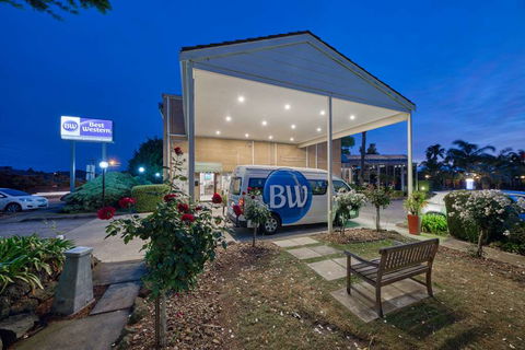 Best Western Airport Motel & Conv Ctr - Accommodation Noosa 1