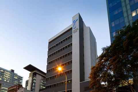 Hotel George Williams - Accommodation Noosa 0