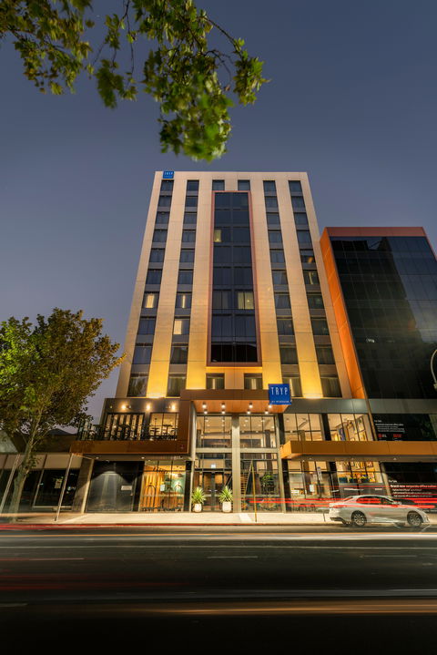 TRYP By Wyndham Pulteney Street - Accommodation Noosa 2