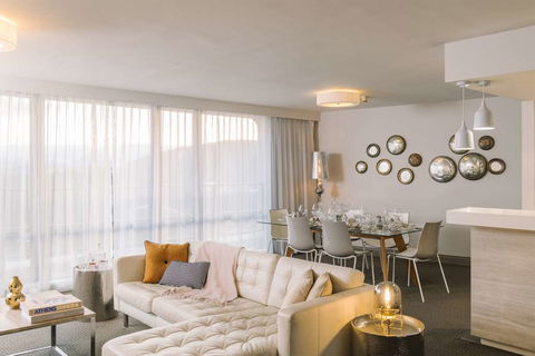 QT Canberra - Accommodation Noosa 15
