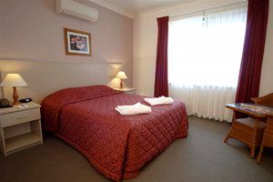 Warners At The Bay Motel - Accommodation Noosa 2