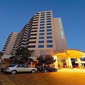 Central Dockside Apartment Hotel - Accommodation Noosa 0