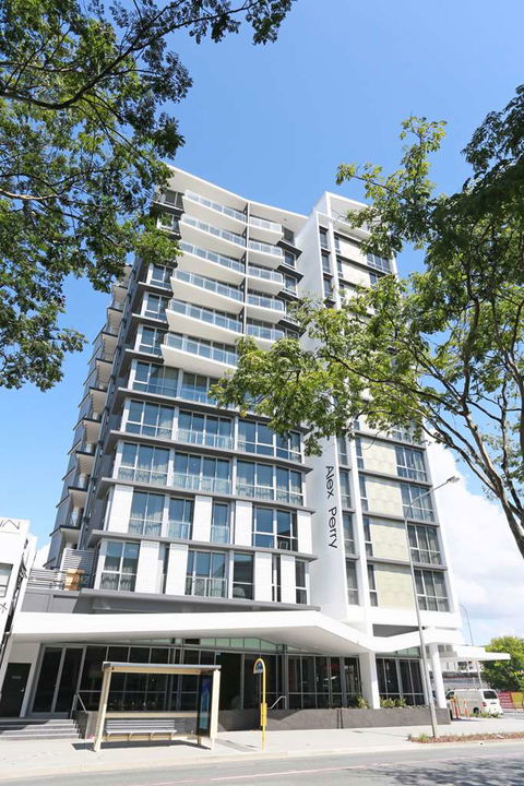 Alex Perry Hotel And Apartments - Accommodation Noosa 0