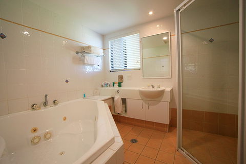 Macquarie Barracks Inn - Accommodation Noosa 2