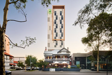 Holiday Inn West Perth - Accommodation Noosa 1