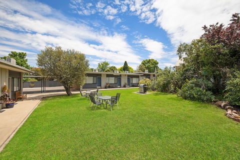 Hamilton Lakeside Motel - Accommodation Noosa 1