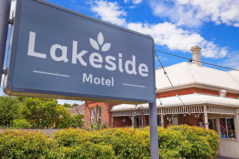Hamilton Lakeside Motel - Accommodation Noosa 2