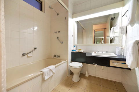 Beachfront Voyager Motor Inn - Accommodation Noosa 1
