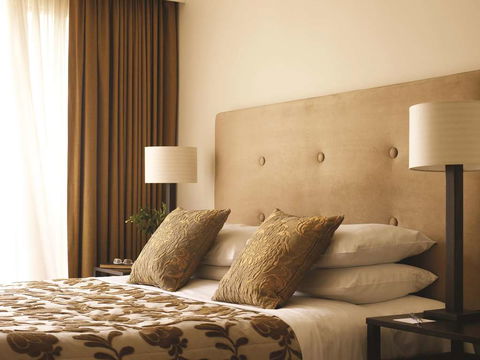 The Lyall Hotel - Accommodation Noosa 2
