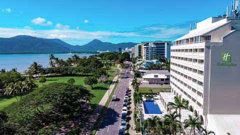 Holiday Inn Cairns Harbourside - Accommodation Noosa 0