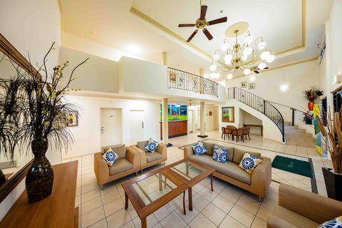 Cairns Queenscourt - Accommodation Noosa 1