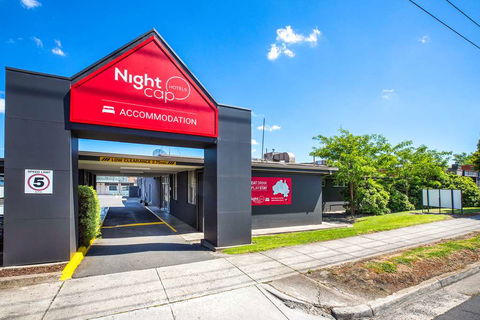 Sandbelt Club Hotel - Accommodation Noosa 1
