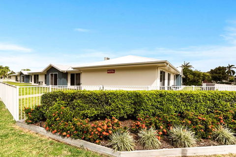 Econo Lodge Beachside - Accommodation Noosa 1