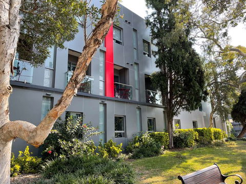 Best Western Plus Camperdown Suites - Accommodation Noosa 0