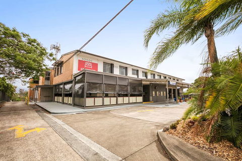Camp Hill Hotel - Accommodation Noosa 0