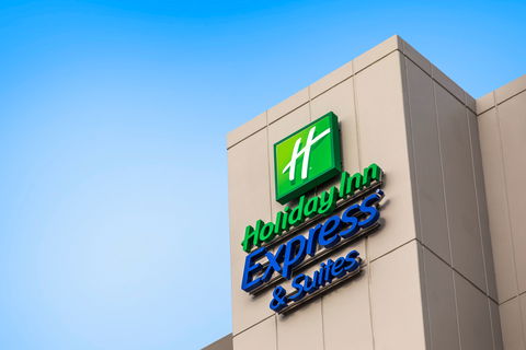 Holiday Inn Express/Stes Sunshine Coast - Accommodation Noosa 2