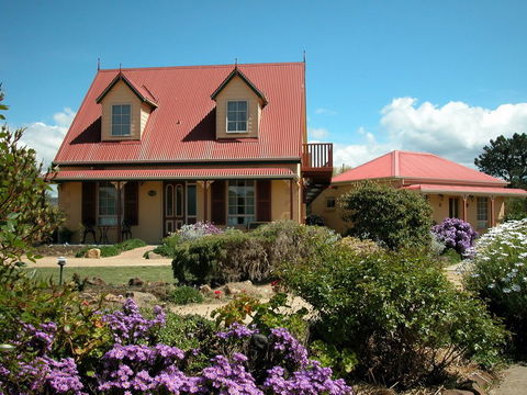 Swansea Cottages - Accommodation Noosa 0