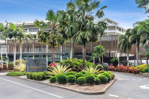 Shangri-La Hotel, The Marina - Accommodation Noosa 1