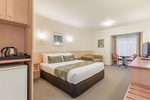 Waverley International Hotel - Accommodation Noosa 1