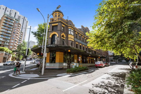 Hotel Harry, An Ascend Hotel - Accommodation Noosa 1