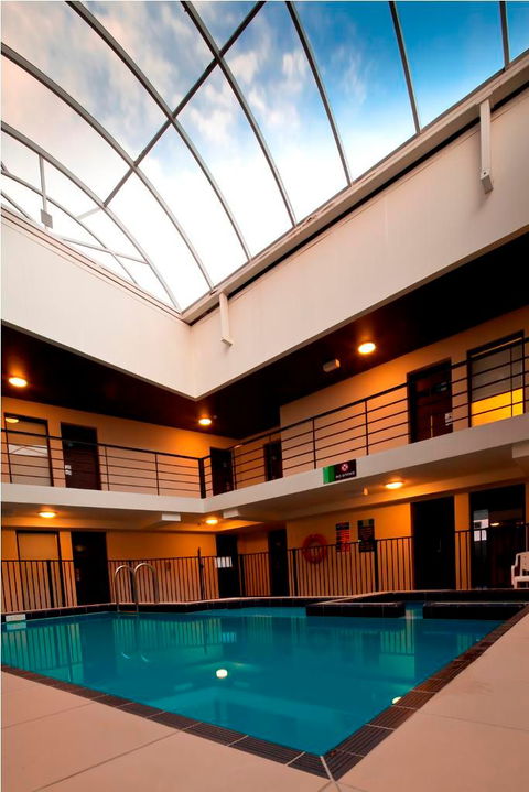 Cambridge Hotel Sydney - Accommodation Noosa 2
