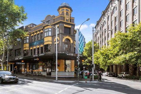 Hotel Harry, An Ascend Hotel - Accommodation Noosa 0