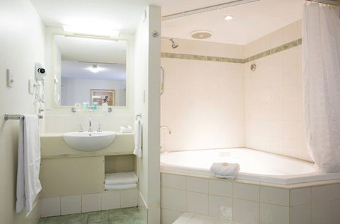 Hotel Northbridge - Accommodation Noosa 2