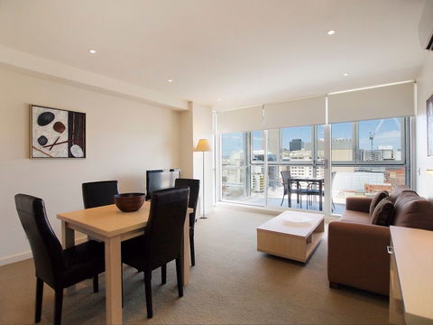IStay Precinct - Accommodation Noosa 2