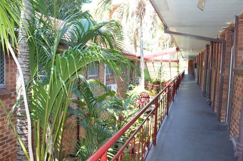 Flinders Motel - Accommodation Noosa 2